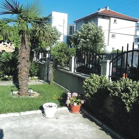 Πανσιόν Guest House Chifchibashievi
